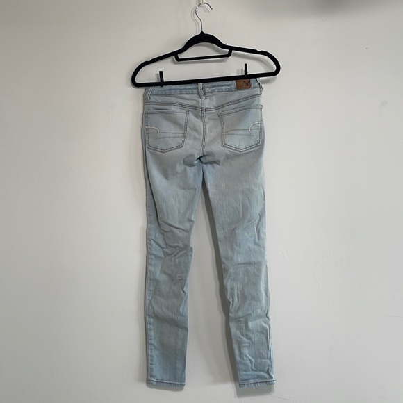 American Eagle Outfitters Light Wash MIDRise Jegging - Picture 2 of 4